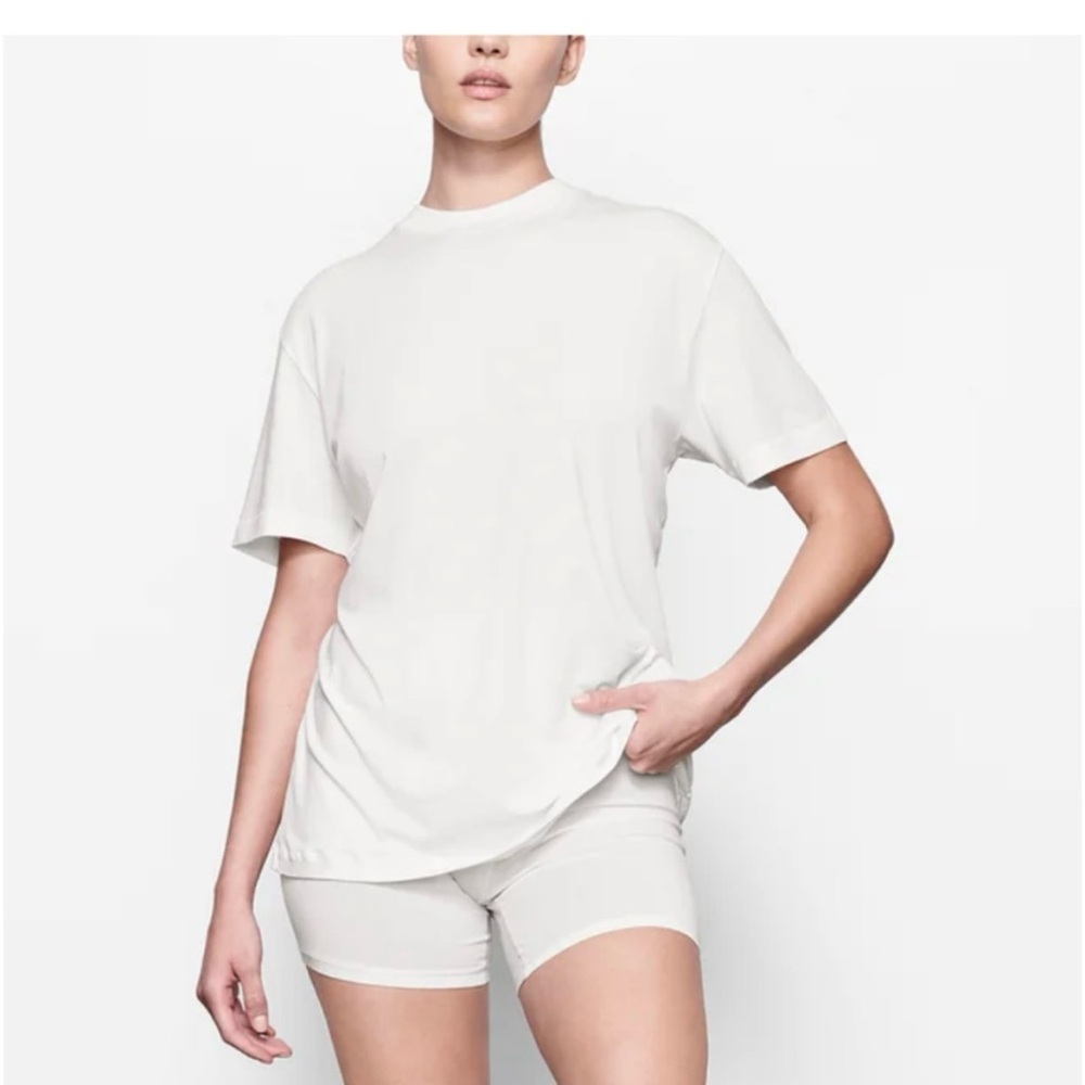 NWT SKIMS Boyfriend T-Shirt Marble Size Small